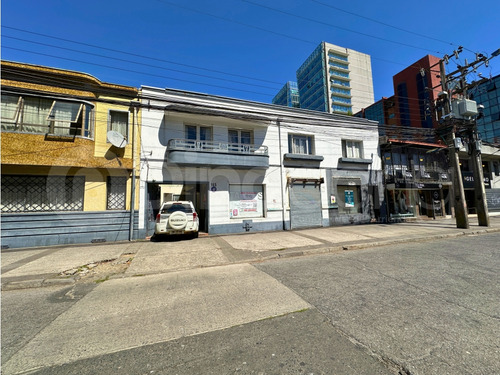Venta De Local Comercial Céntrico Con Estacionamiento