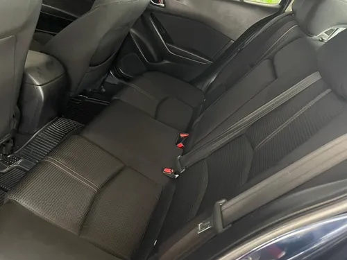 Mazda 3 Sedan 2.0L Touring MT