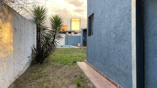 Unquillo , Venta ,hermosa Casa Dos Dormitorios , Cochera Y Piscina