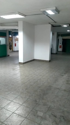 Se Vende Local Comercial A Pie De Calle El Mismo Hace Esquina En Libertador Centro Santa Teresa Bb