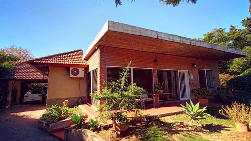 Venta Monte Grande Casaquinta Con 5 Dormitorios Pileta Y Parque Sobre Av Cervetti