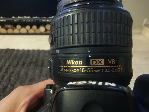 Cámara Nikon D5200 Con Estuche (Usado)