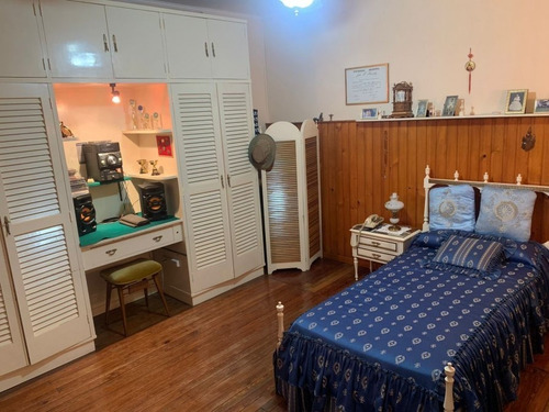 Casa 4 Ambientes Con Cochera - Excelente Estado