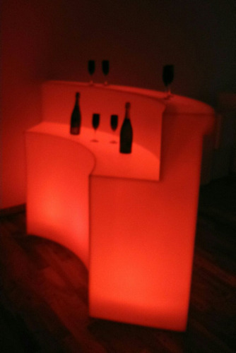 Imagen 2 de 10 de Livings Led Puffs Sillas Mesas Fraperas Barra Movil Eventos