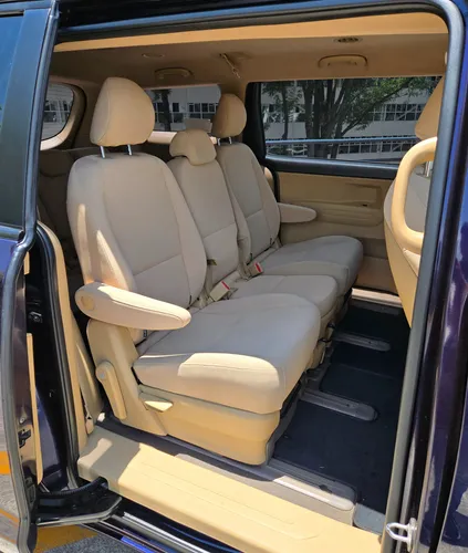 Kia Sedona 3.3 V6 Lx At
