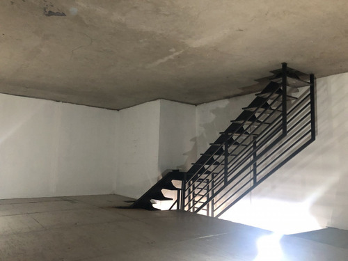 Arriendo Local Comercial 27,39 + Subt. 29,12 M2, Metro Ula