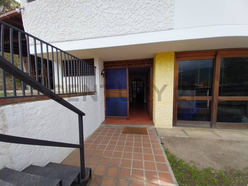 Acogedora Casa En Lomas De La Trinidad