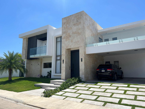 Luxury Casa Con Piscina En Residencial Cerrado