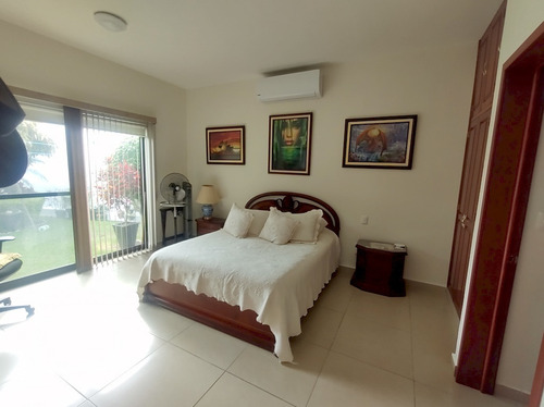 Casa Residencia En Venta En Lomas De Jiutepec.