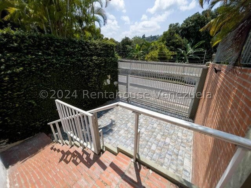 Vendo Bella Y Moderna Casa Prados Del Este !!! Remodelada Hace 14 Años Y Con Cómodo Y Cálido Anexo , Linda Vista, Estudio, 2 Family, Lindo Jardín, Calle Cerrada Con Vigilancia. Hazla Tuya....