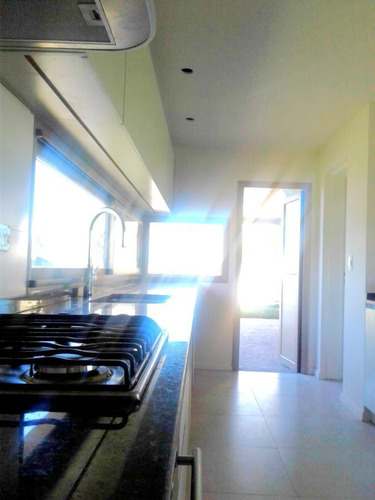 Casa En Venta En El Canton Con 3 Dormitorios. Con Renta