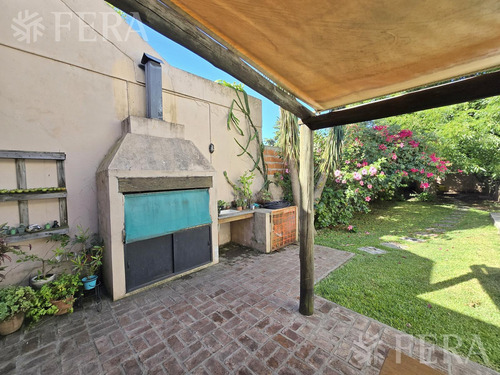 Venta Casa 3 Ambientes Con Cochera Y Piscina En Quilmes Oeste