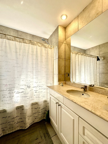 Condominio + Una Cuadra De Costanera Norte + Impecable
