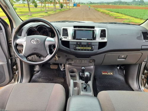 Imagen 9 de 10 de Toyota Hilux 4x4 Aut