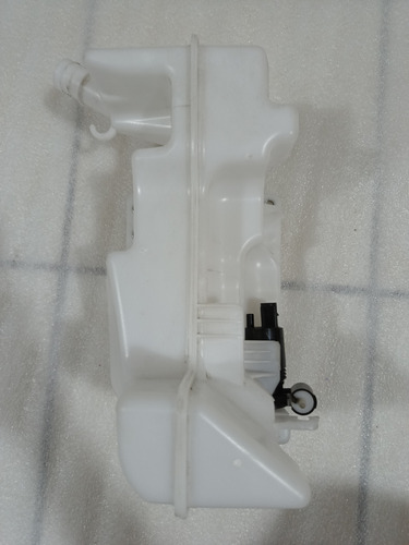 Deposito Limpiabrisas Vw Jetta Mk6 2011-2016 Nuevo Original