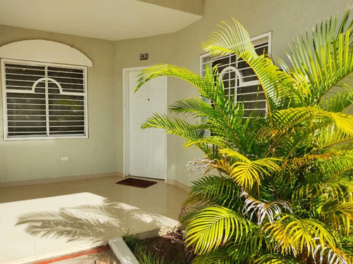 Imagen 2 de 14 de Venta De Townhouse En Los Olivos, Conj. Res. Mediterraneo