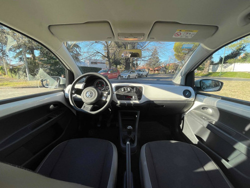 Imagen 10 de 12 de Volkswagen Up! 2017 1.0 High Up! 75cv 5 P