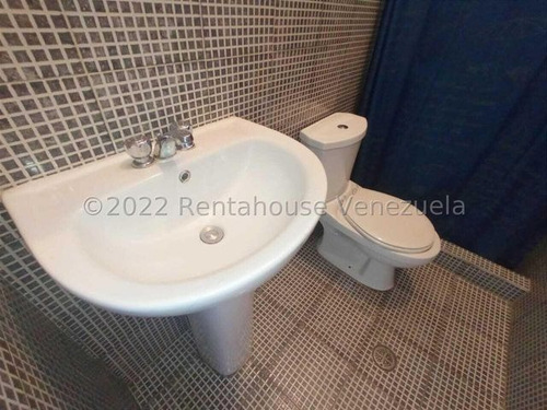 Imagen 13 de 17 de Casa En Venta Urb El Toro, Las Delicias. Maracay 23-10151 Hc