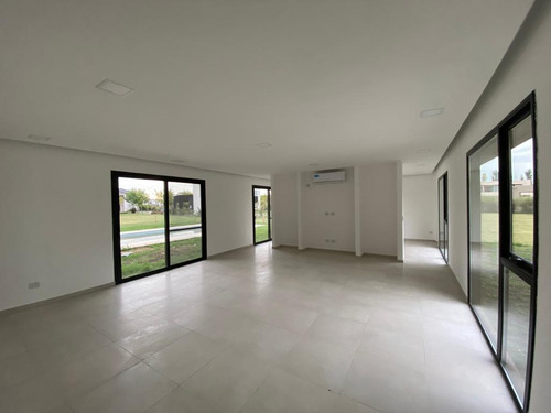 Casa 4 Amb C/ 2 Cocheras Y Pileta - Terravista