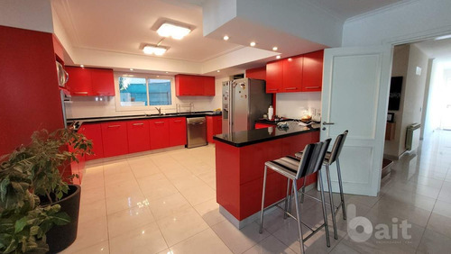 Imagen 5 de 30 de Venta Casa En Lomas De La Carolina, 4 Dormitorios, 4 Baños, Impecable Y Moderna.