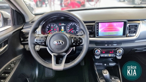Imagen 11 de 14 de Kia Stonic Hibrido Zenith 2022 + Obsequio Especial