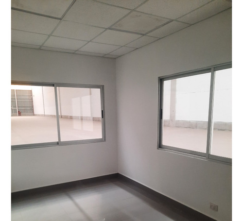 Bodega De 3910 M2 / Miraflores - Autopista Vespucio Norte