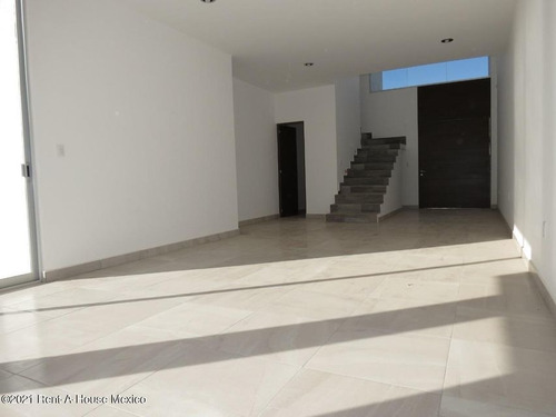 Imagen 3 de 13 de Juriquilla Casa En Venta De 3 Recamaras Con Jardin