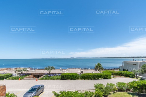 Amplio Departamento En Venta De Tres Dormitorios Más Dependencia Y Parrillero De Uso Exclusivo, Punta Ballena- Ref: 30286