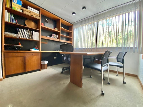 Imagen 3 de 10 de Se Vende Ofc/ Local Comercial 100m² En Centro Profesional Santa Paula