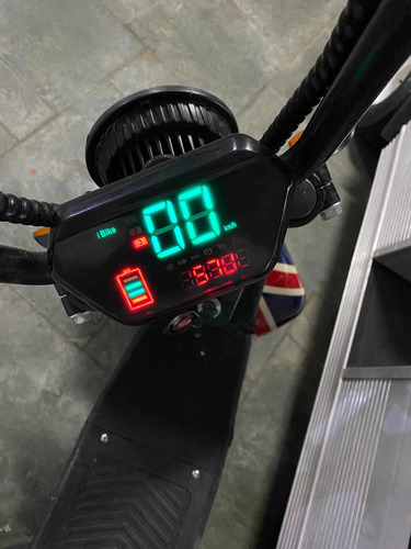 Imagem 4 de 9 de Scooter Eletrica