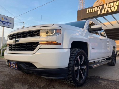 Imagen 3 de 14 de Chevrolet Silverado Crew Cab 4x4, 2016