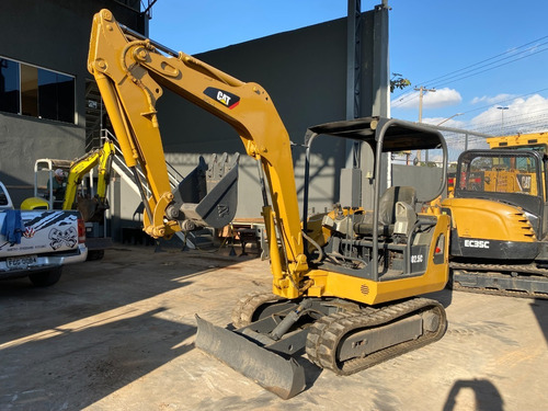 Imagem 10 de 15 de Mini Escavadeira Caterpillar 302.5c Ano 2011