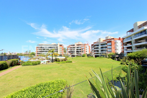 Imagen 8 de 15 de Apartamento Amueblado Vista Al Lago En Bilú