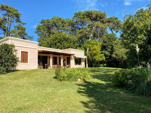 Imagen 1 de 14 de Preciosa Casa Estilo Colonial Roeado Por Verde