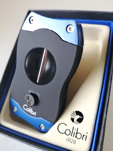 Cortador de charutos Colibri com corte em V em forma de V azul