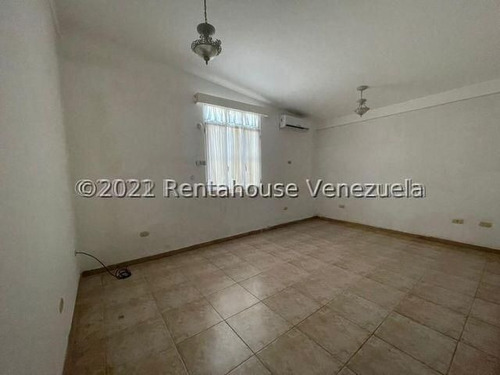 Imagen 7 de 11 de Amplia Casa Con Muy Buena Distribución Ubicada En Judibana, Con Servicios Públicos Ininterrumpidos. #22-15665.