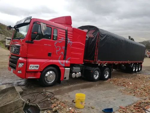 Tracto Camion En Excelentes Condiciones, Color Rojo 2020