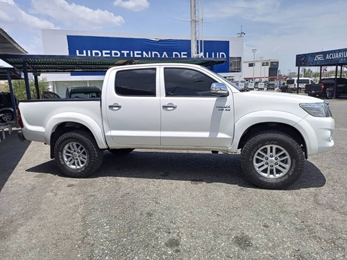 Imagen 3 de 13 de Toyota Hilux 4x4