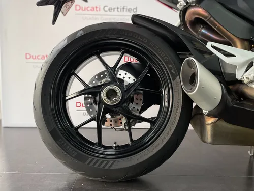 Ducati Streetfighter V2