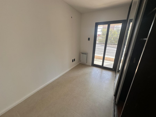 Semipiso Con Cochera En Venta - 2 Dormitorios