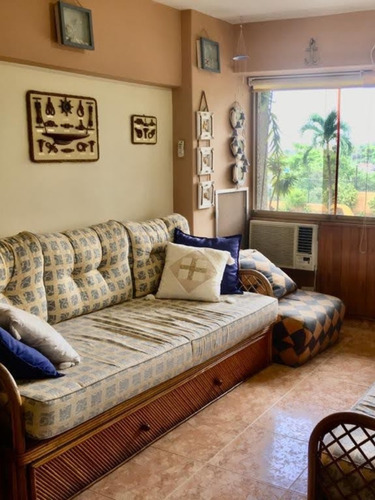 Imagen 5 de 9 de Apartamento En Alquiler Vacacional En Macuto, Residencias Camuri Chico, Av. La Playa Parroquia Macuto, Bajada Del Playon Edo. La Guaira.