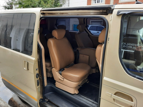 Imagen 6 de 9 de Hyundai H1 2.5 Premium 1 170cv Mt 2011
