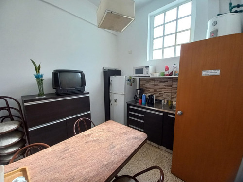 Avda Triunvirato Y Echeverria Subte Linea B Estacion Echeverria Oficina Totalmente Reciclada Moderna Lugar Para 12 Puestos De Trabajo. Entrada Independiente