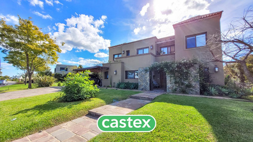 Casa En Venta A La Laguna De 7 Ambientes Con Pileta En Marinas, Puertos, Escobar.