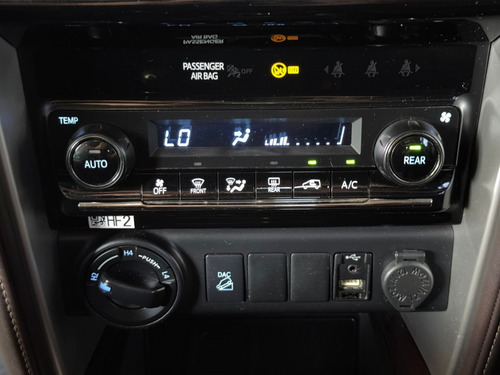 Toyota Hilux SW4 2.8 SRX 4X4 7 LUGARES 16V TURBO INTERCOOLER DIESEL 4P AUTOMÁTICO