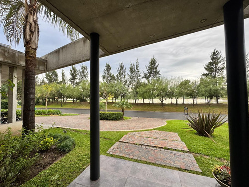 Casa En Tipas Nordelta 280 M2 Cub. Vista Al Lago Venta / Alquila
