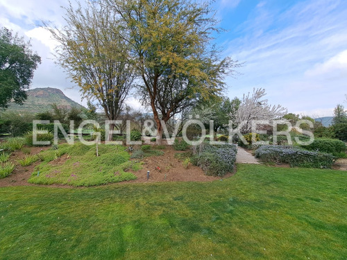 Hacienda, Borde Cancha. Excelente Casa En Venta