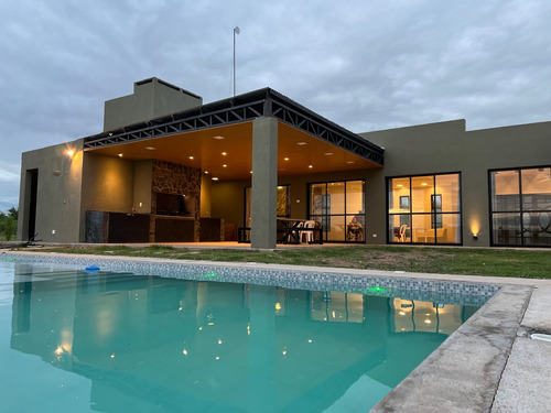 Venta De Casa Barrio Privado Tamarindo