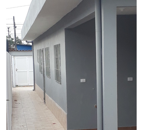 Casa Nova Com Piscina Próximo A Mercados, Escolas, Transportes...