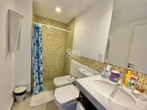 Imagen 12 de 14 de Venta De Apartamento De 2 Dormitorios En Edificio Icon Brava Punta Del Este